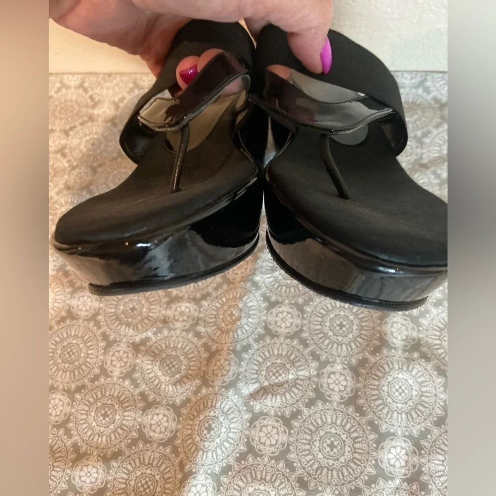 Stuart Weitzman~Black Patent Leather Thong Wedge Sandal~Matte Over Strap~Size 9 - Picture 12 of 16